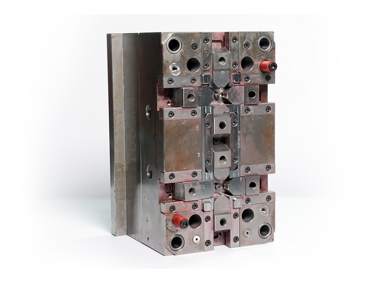 模具（jù）成品